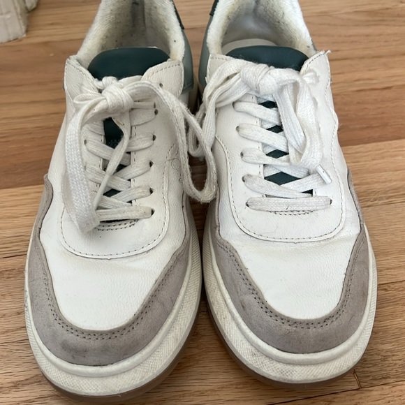 Universal thread sneaker - Picture 2 of 3